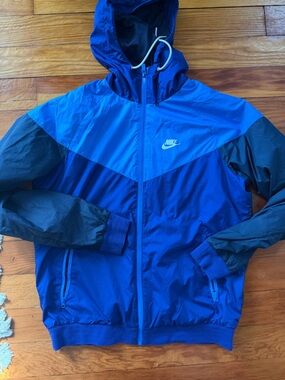 Nike Men’s Blue Colorblock Hooded Windbreaker